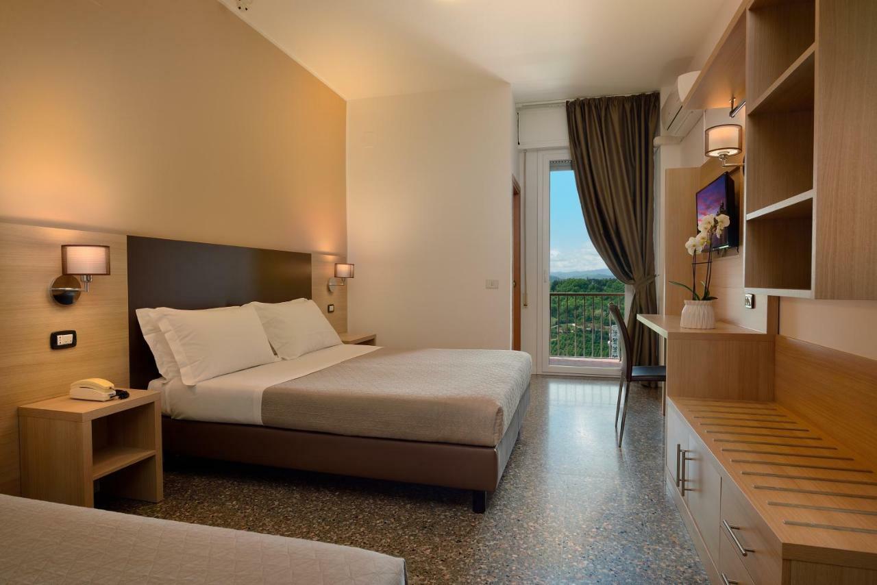 Hotel Piero Della Francesca Urbino Luaran gambar